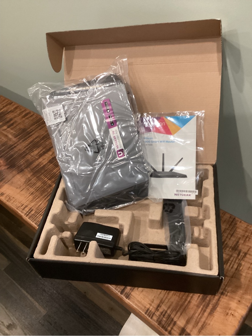NETGEAR Nighthawk Router - AC 1900 Smart Wi-Fi Router - Picture 9 of 10